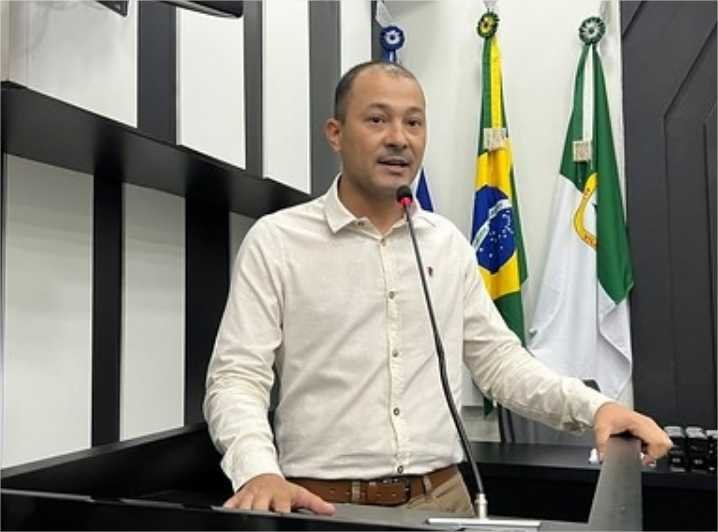 A convite de vereador, enfermeiro reivindica pagamento do piso nacional em Cuiabá