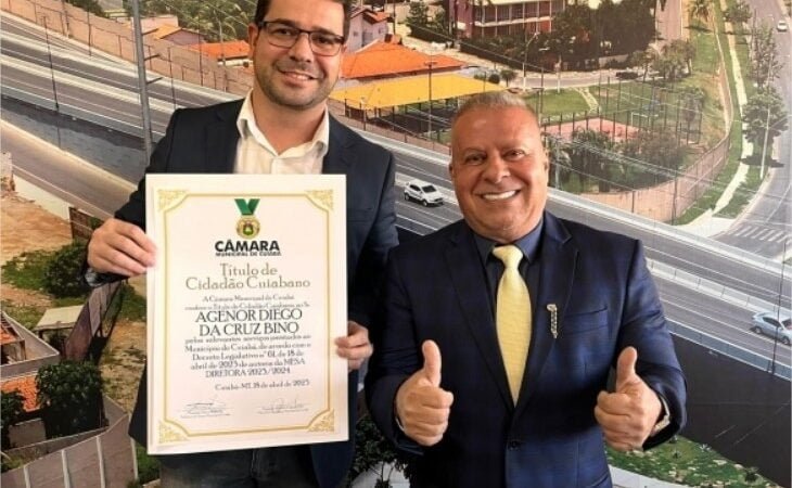 Advogado recebe título de cidadão cuiabano das mãos de Chico 2000
