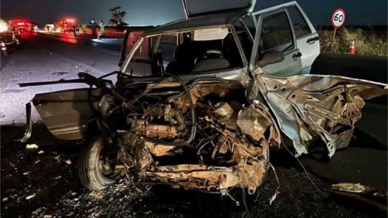 Pai e filho de 4 anos morrem em grave acidente na BR-163