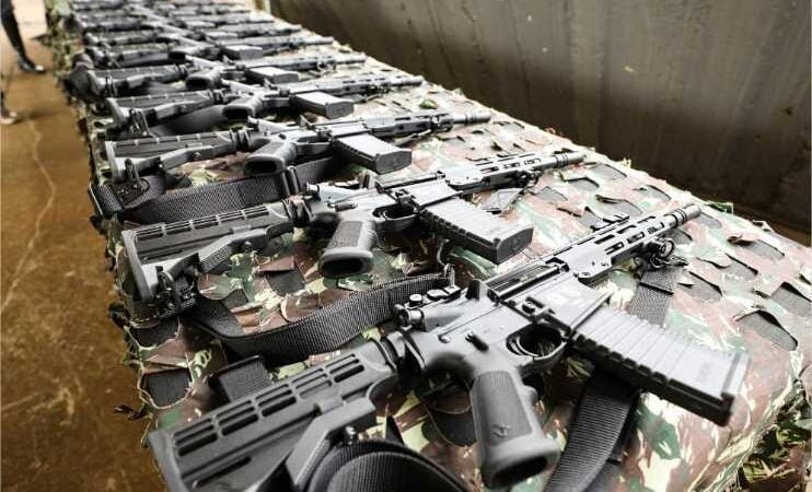 Governo de MT entrega 45 fuzis para o Batalhão de Operações Especiais da PMMT nesta terça-feira (18)