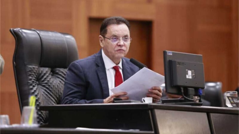 Botelho antecipa recesso de servidores para dedetizar AL após aparecimento de escorpiões