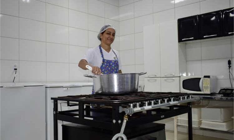 Seduc realiza competição SuperChef da Educação para valorizar merendeiros da Rede Estadual.