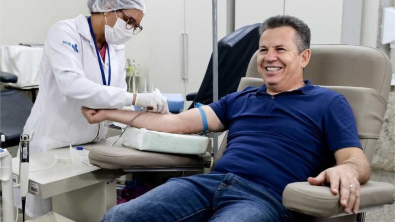 Governador faz doação no Hemocentro e pede colaboração: “Faça esse gesto e salve a vida de muita gente”