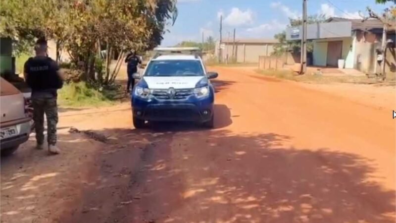 Líder de facção é morto em confronto com policiais; comparsa é preso
