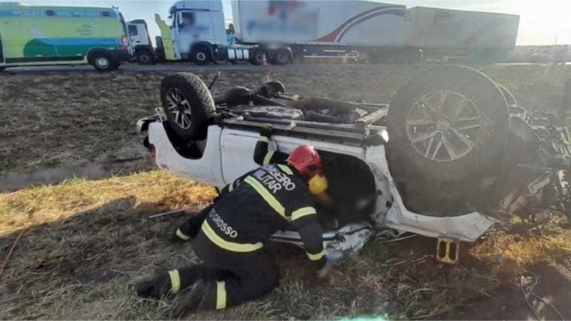 Passageiro de Hilux morre após capotamento na BR-364 em Jaciara; veja vídeo
