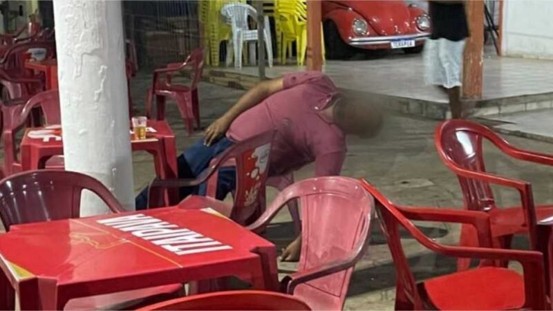 Homem é executado a tiros em bar de MT
