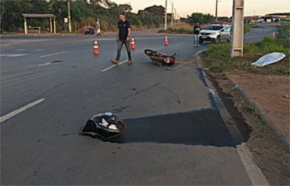 Homem morre ao colidir moto contra poste no Distrito Industrial