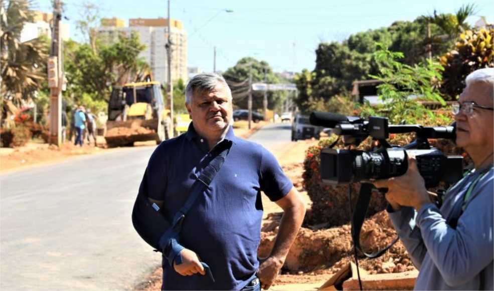 Obra de recapeamento da rua Acácia Cuiabana é finalizada e via ainda receberá calçamento e sinalização