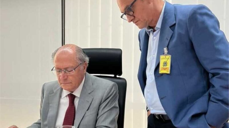 Vice-presidente Geraldo Alckimin discute com deputado sobre lei que trata da pesca em Mato Grosso