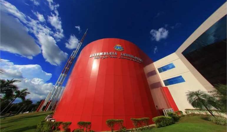 Dedetização na Assembleia Legislativa provoca reação em pessoas nos corredores; veja vídeos