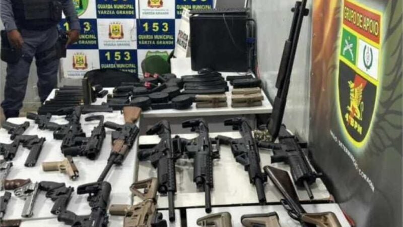 Polícia Militar apreende arsenal dentro de veículos e três são presos em Várzea Grande