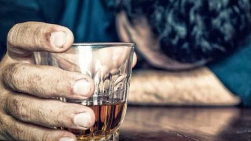 ‘Eu acordava e a 1ª coisa que fazia era ir para o bar’, diz AA