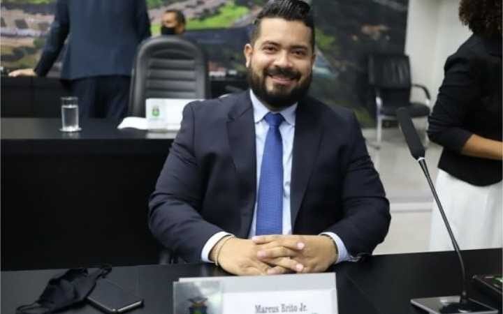 Equipe de vereador visita bairros e coleta pedidos de indicações