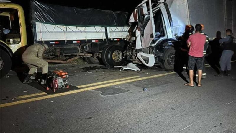 Colisão mata mulher na Estrada da Guia; filha e marido escapam