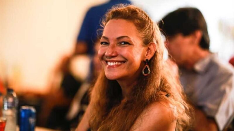 Cantora Rita Cássia interpreta Rita Lee na abertura do “Baguncinha, o Festival”