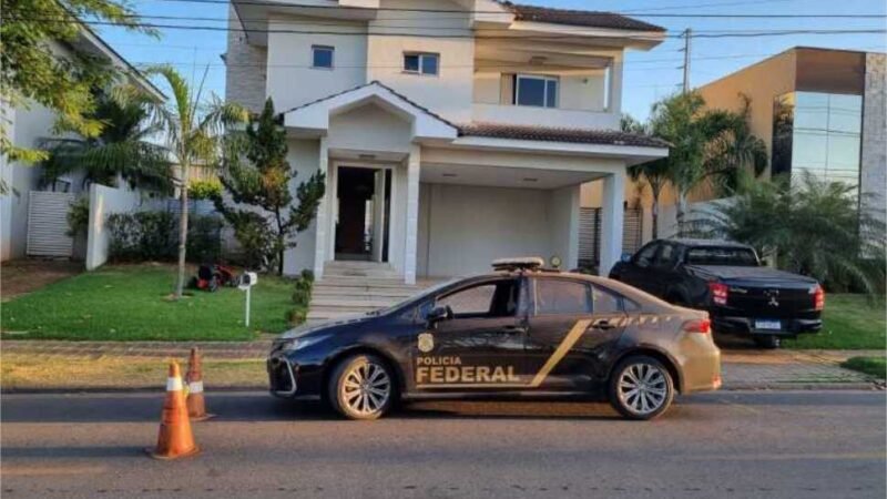 Alvo de operação da PF escondia celulares em cofre posicionado embaixo de geladeira; veja