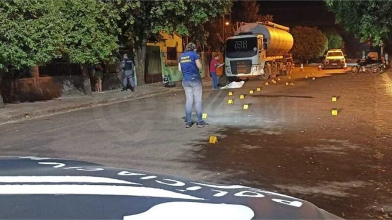 Jovem morre baleado ao entrar na frente de atirador para defender irmão durante discussão em bar