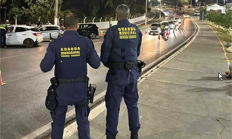 Seis pessoas são presas e 50 veículos removidos durante Operação Lei Seca