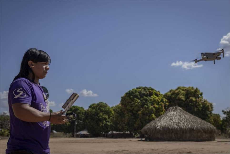 Indígenas usam drones para combater incêndios em MT