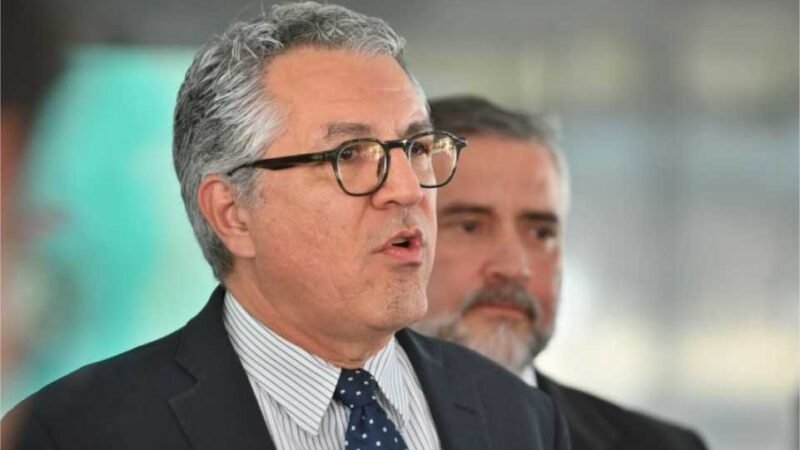 “Lula deve anunciar novos ministros ao retornar do exterior”