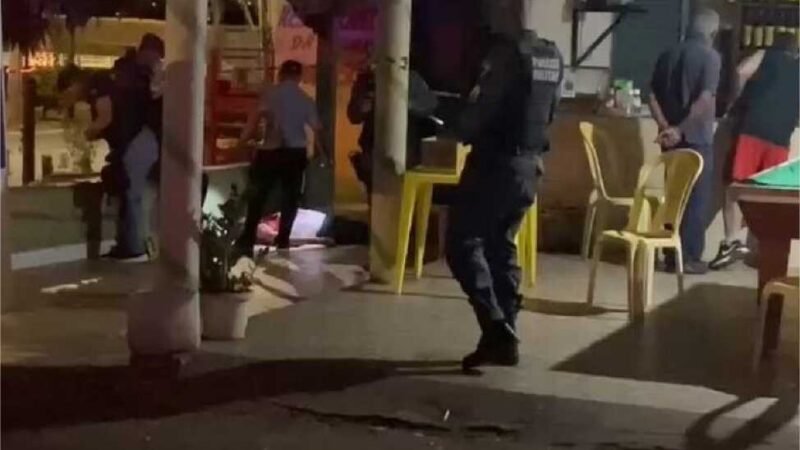 Suposto criminoso de 71 anos é assassinado a tiros em bar
