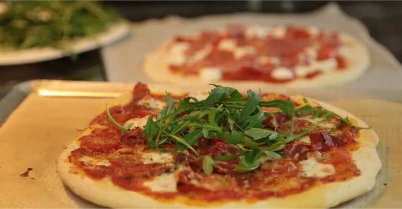 Pizza italiana caseira fácil: passo a passo