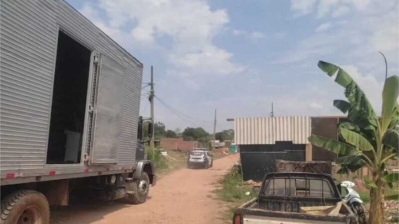 Cerca de 80 pessoas são retiradas de área em bairro de Cuiabá