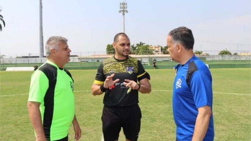 Jogo Amigos do Stopa x Amigos do Luis Claudio arrecada cerca de três toneladas de alimentos