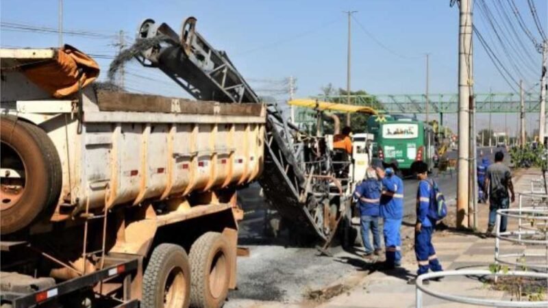 Prefeitura inicia a recuperação do asfalto em trecho da Avenida Fernando Corrêa