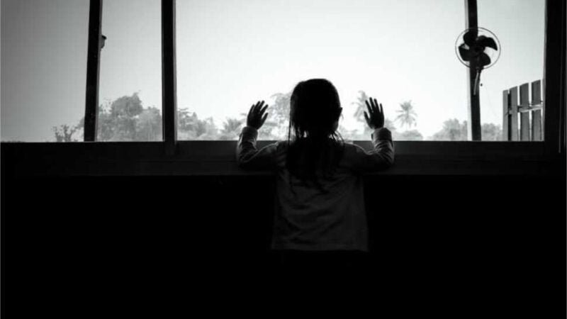 Mulher é presa por abandonar os três filhos em casa sozinhos no interior de MT