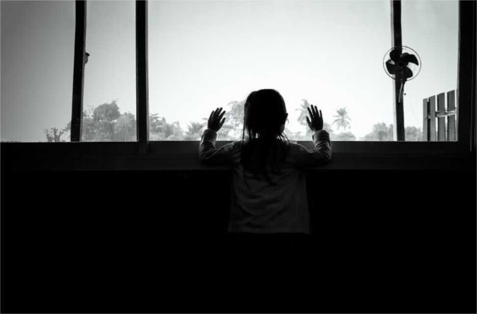 Mulher é presa por abandonar os três filhos em casa sozinhos no interior de MT