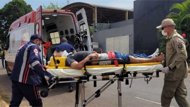 Homem fica com crânio ‘afundado’ após ser atingido por carro que invadiu preferencial