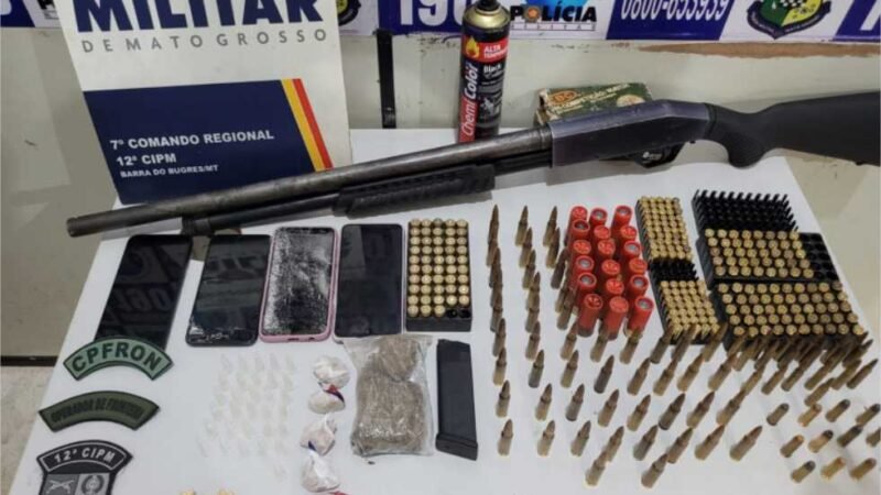 Mulher integrante de organização criminosa é presa com arma, munições e drogas em casa