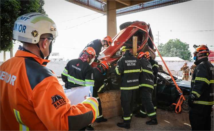 Bombeiros de MT seguem padrão internacional para salvamento veicular