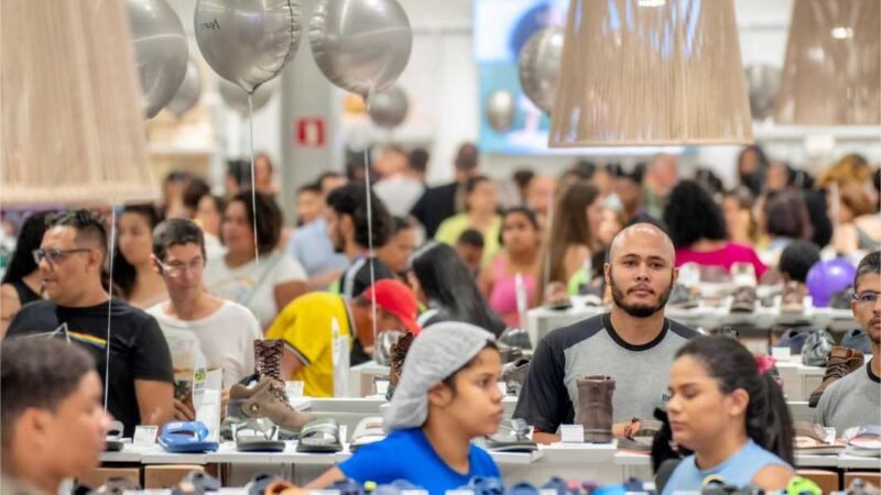 Inauguração da loja de calçados Stilo A bate recorde de vendas