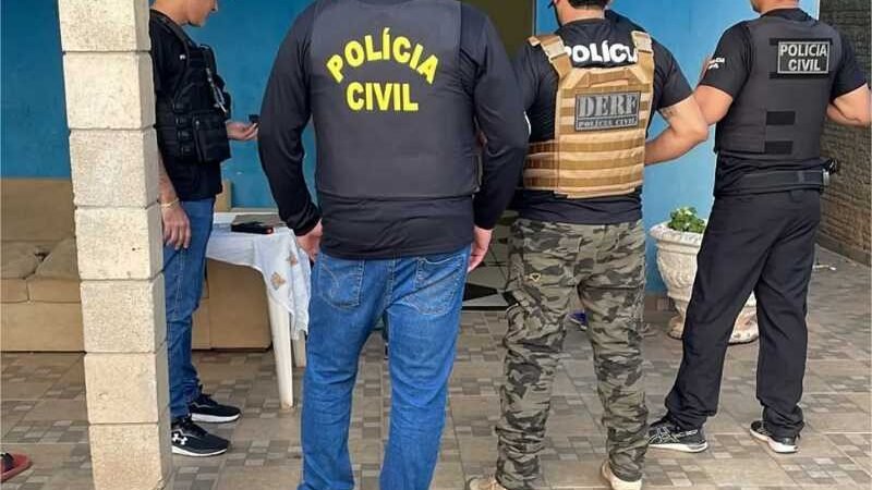 Grupo é preso pela Polícia Civil durante operação por usar chicote para extorquir vítima em MT