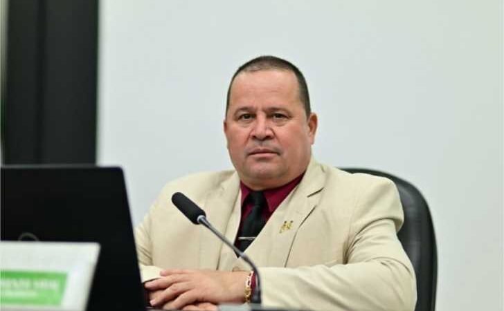 A pedido do Sargento Vidal, vice-prefeito garante recapeamento em avenida no Novo Paraíso