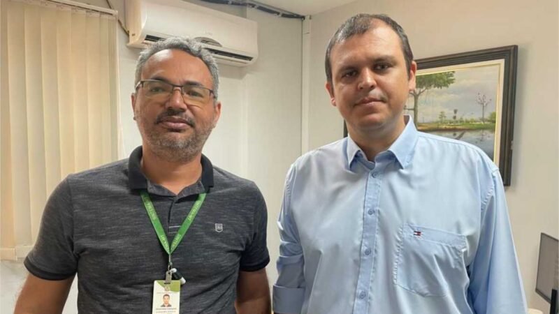 Thiago Silva cobra informações sobre o traçado da ferrovia na SEMA