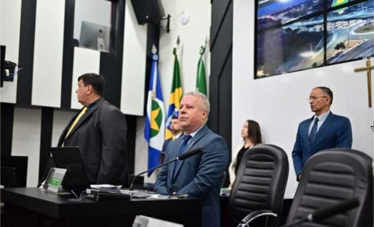 Vereadores aprovam projetos e honrarias durante sessão ordinária desta terça