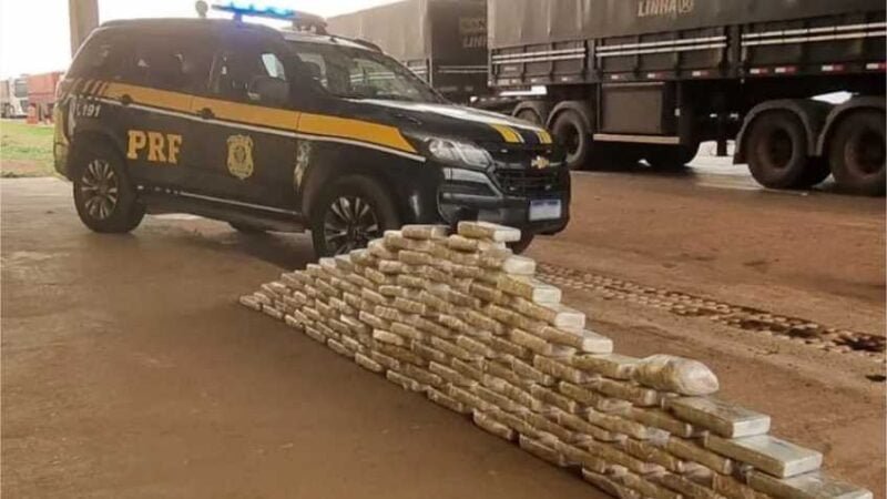 PRF apreende 118kg de cocaína em compartimentos secretos de caminhão em Mato Grosso