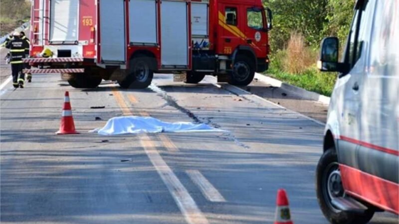 Motorista alcoolizado invade pista contrária, atropela e mata idoso