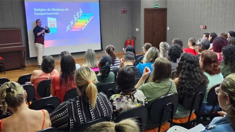 Idelfranio Moreira ministra palestra para professores em Cuiabá