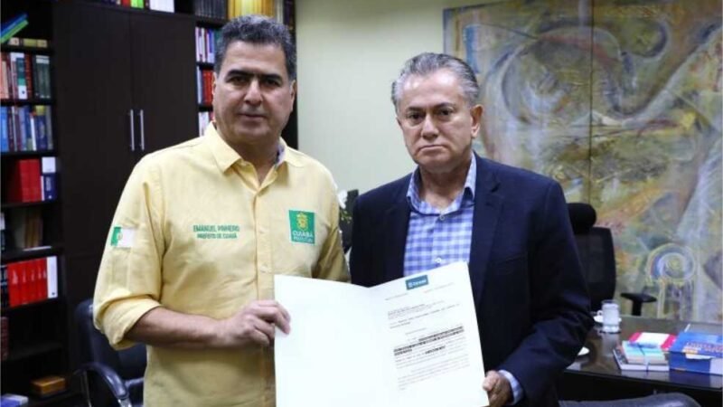 Prefeito entrega ao desembargador Orlando Perri os documentos que apontam um rombo de cerca de 190 milhões na saúde pública causado pelo gabinete de intervenção