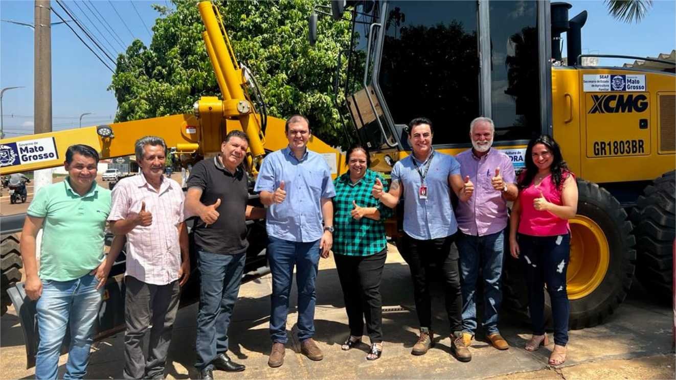 Thiago Silva viabiliza motoniveladora para Pedra Preta