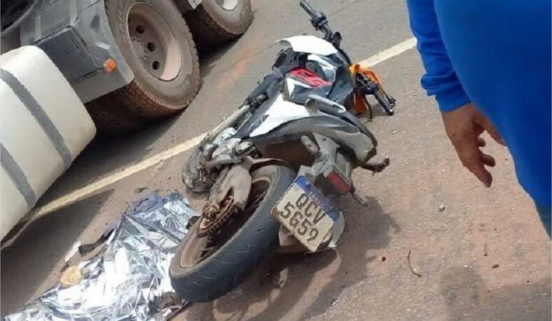 Motociclista morre no Distrito Industrial após colidir veículo na lateral de caminhão