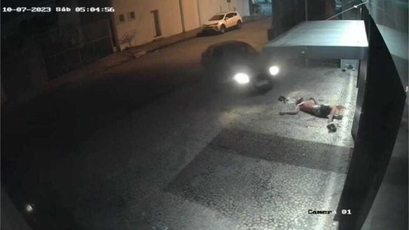 Motorista atropela homem diversas vezes e furta seus objetos no Jardim Popular; veja vídeos