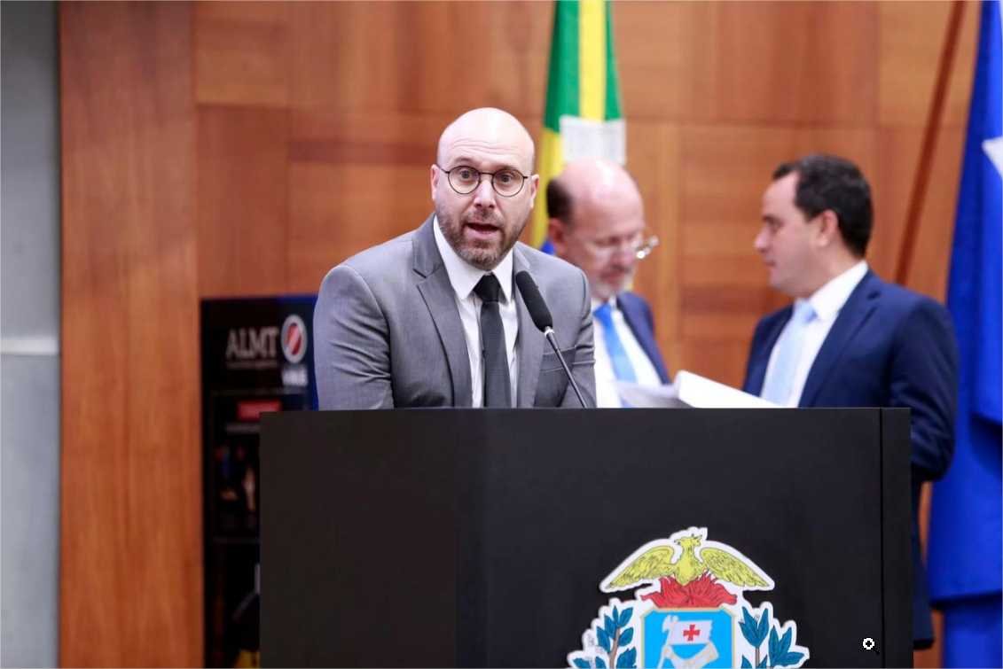 Beto Dois a Um quer evitar “apagão telefônico” e busca solução para distrito de Barra