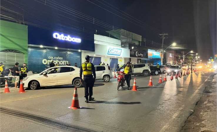 Operação resulta na prisão de 10 motoristas por embriaguez ao volante na noite desta quarta-feira (11)