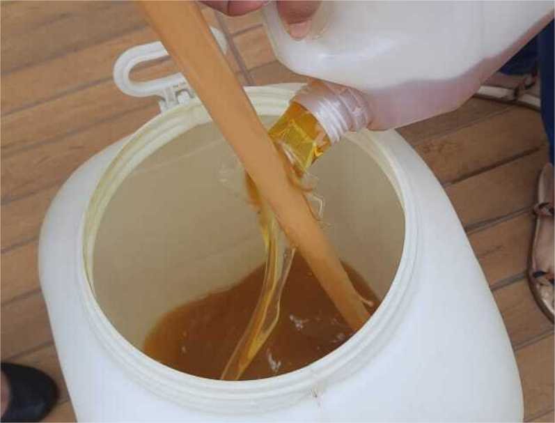 Campanha da PGE-MT coleta óleo de cozinha usado para fazer sabão biodegradável; veja como fazer a doação