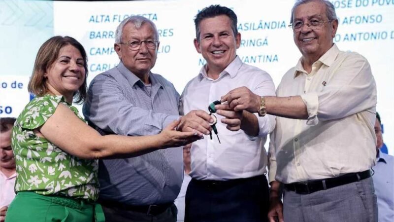 Parceria do Governo de MT e senador Jayme promove entrega de R$ 30,9 milhões em máquinas